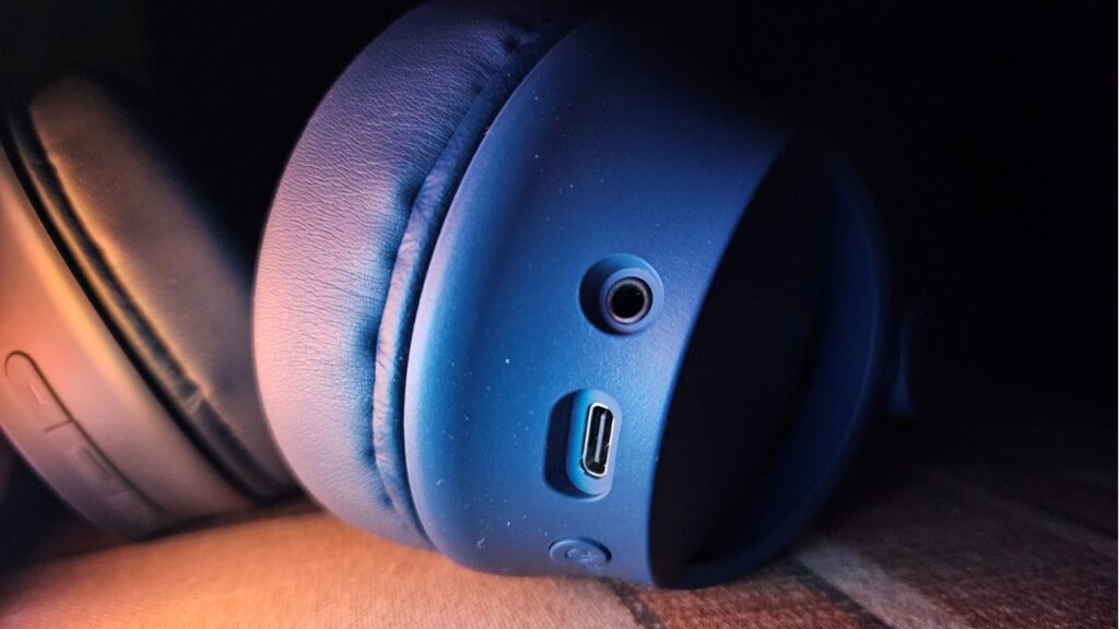 WH-CH720N ports, buttons