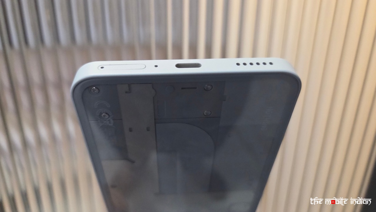 Nothing Phone (3a) Pro bottom