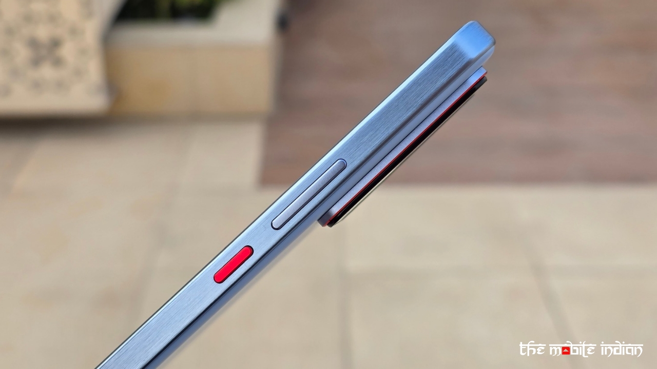 Realme GT 7 power button