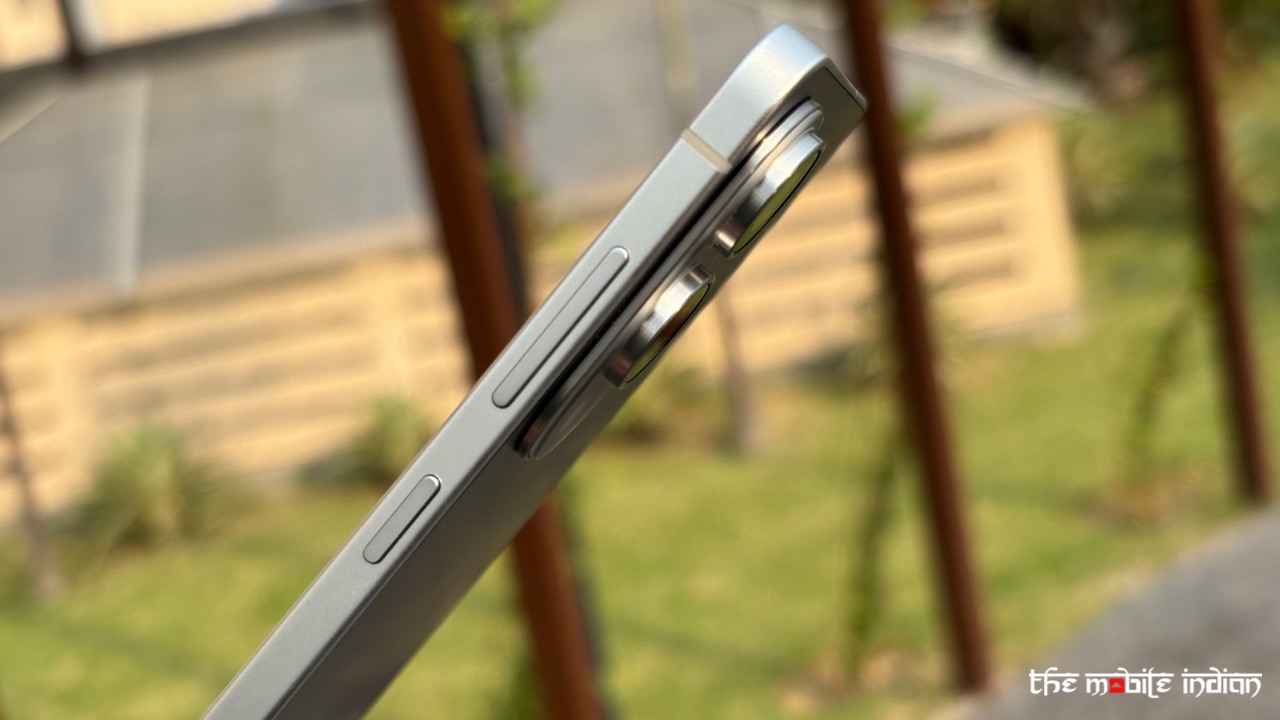 Samsung Galaxy S25 Edge side