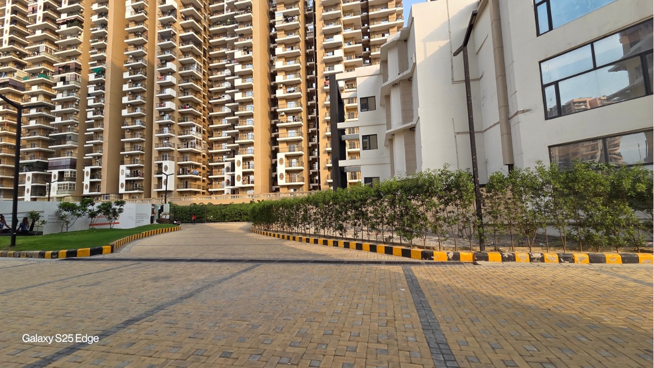 Samsung Galaxy S25 Edge ultra-wide angle