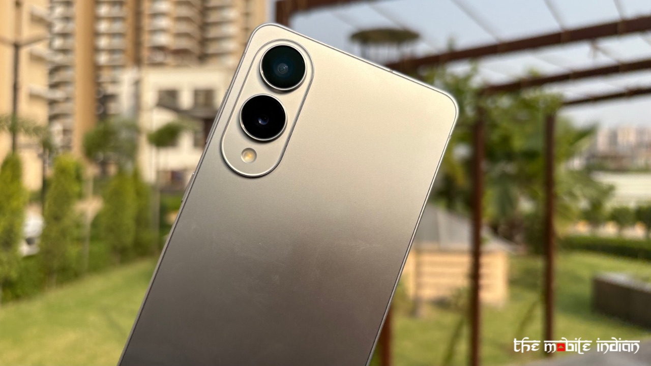 Samsung Galaxy S25 Edge upper back