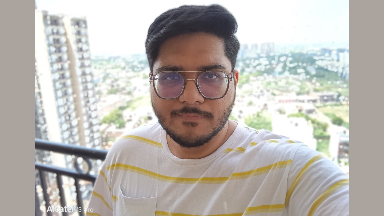 Alcatel V3 Pro 5G selfie portrait