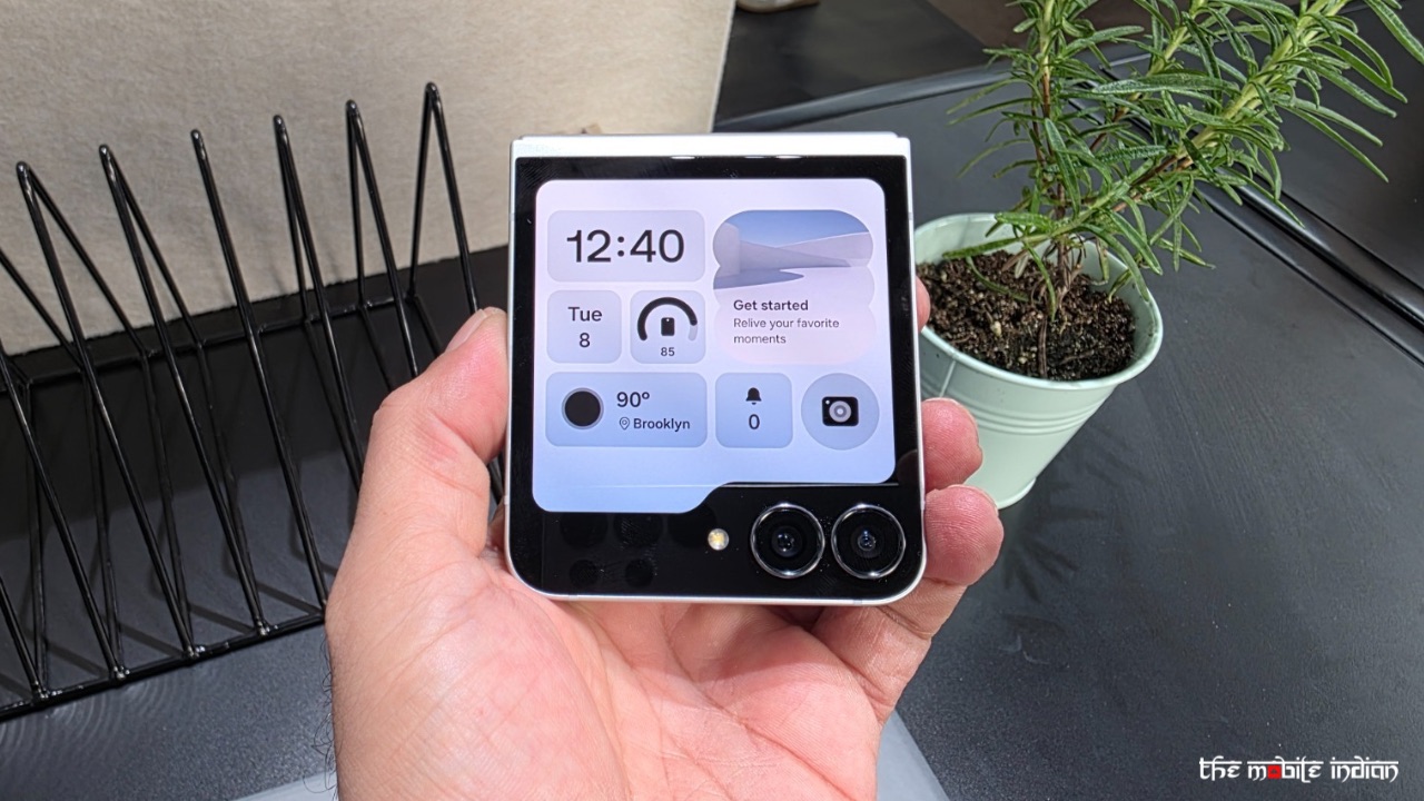 Flip 7 FE cover display