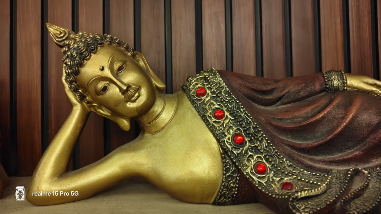 Realme 15 Pro 5G artificial lighting