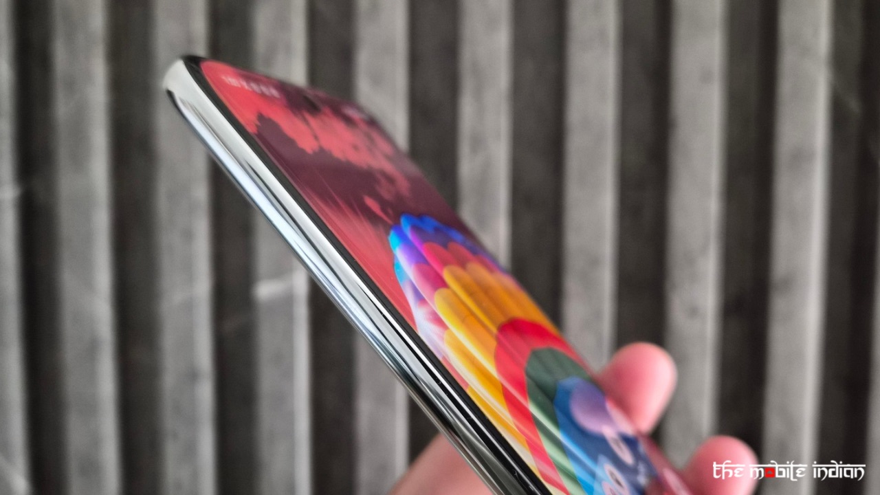 iQOO Z10R 5G display curve