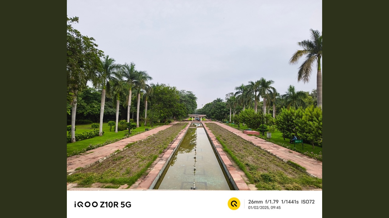 iQOO Z10R 5G outdoor