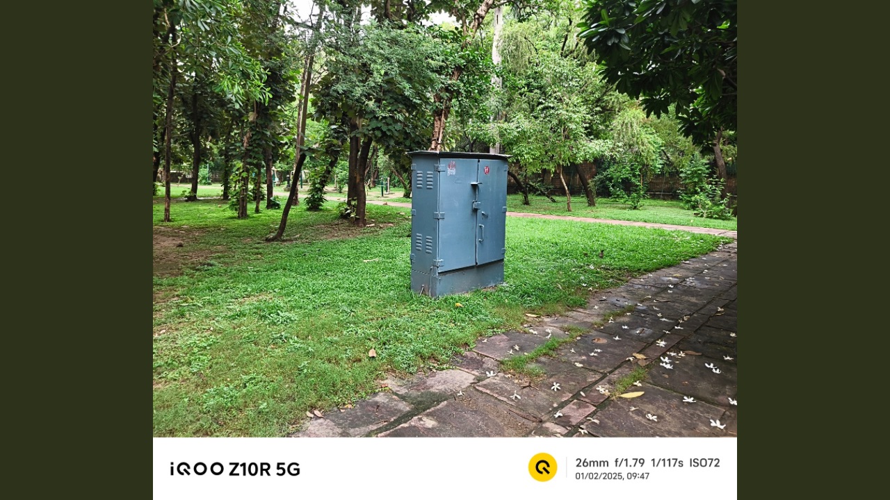 iQOO Z10R 5G outdoor2