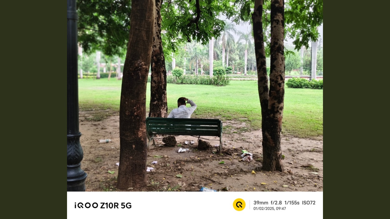 iQOO Z10R 5G portrait