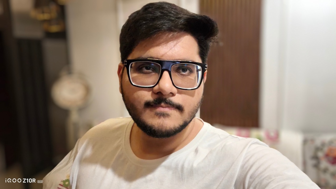 iQOO Z10R 5G selfies