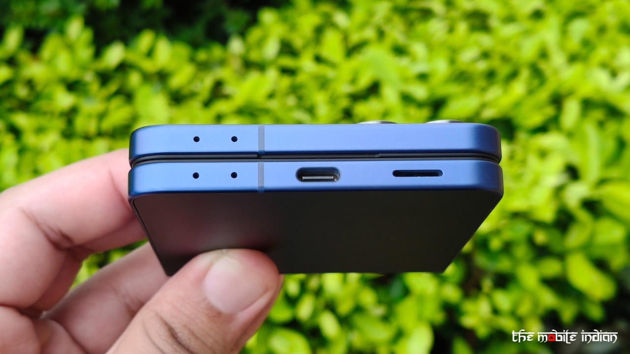 Galaxy Z Flip 7 bottom