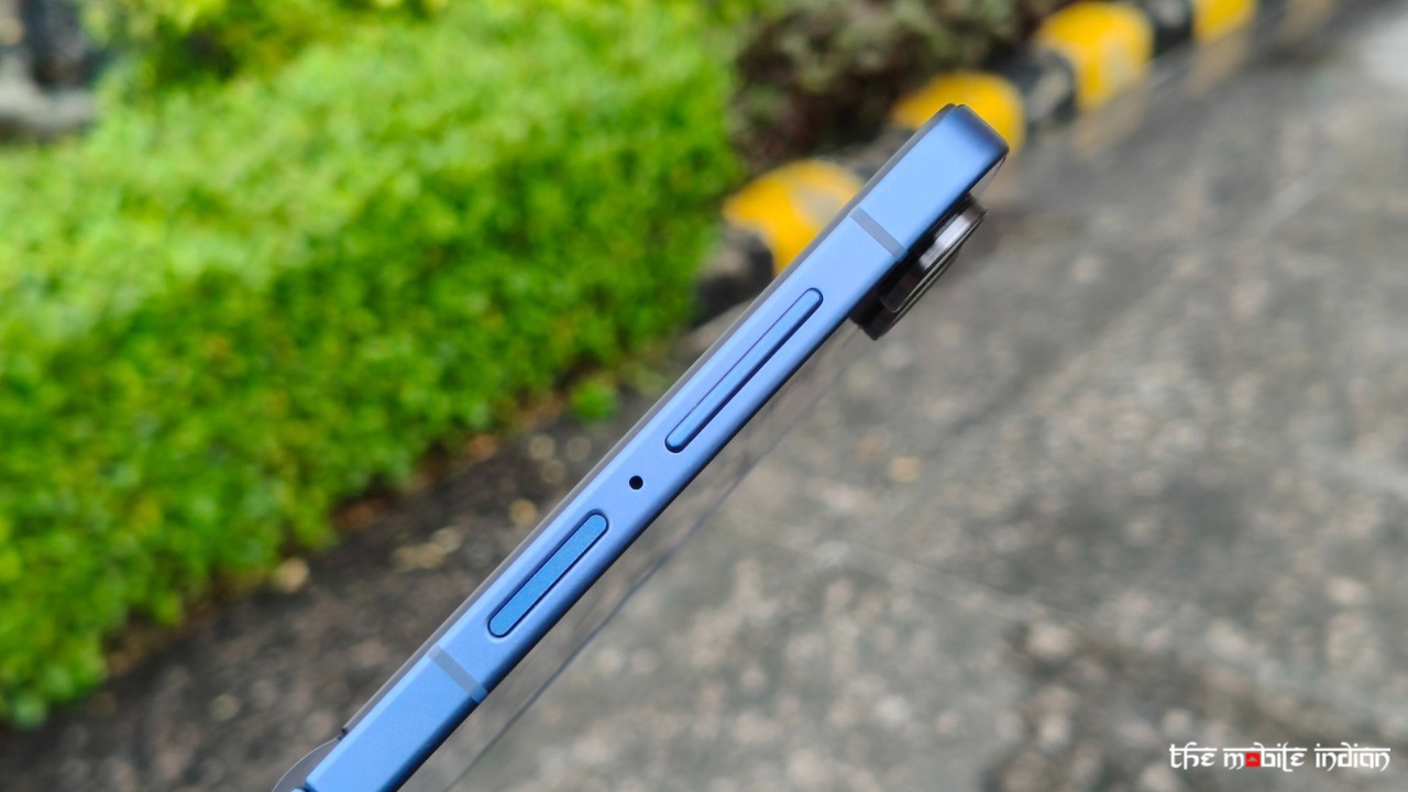 Galaxy Z Flip 7 side