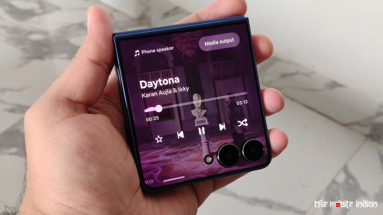 Z flip 7 cover screen music player
